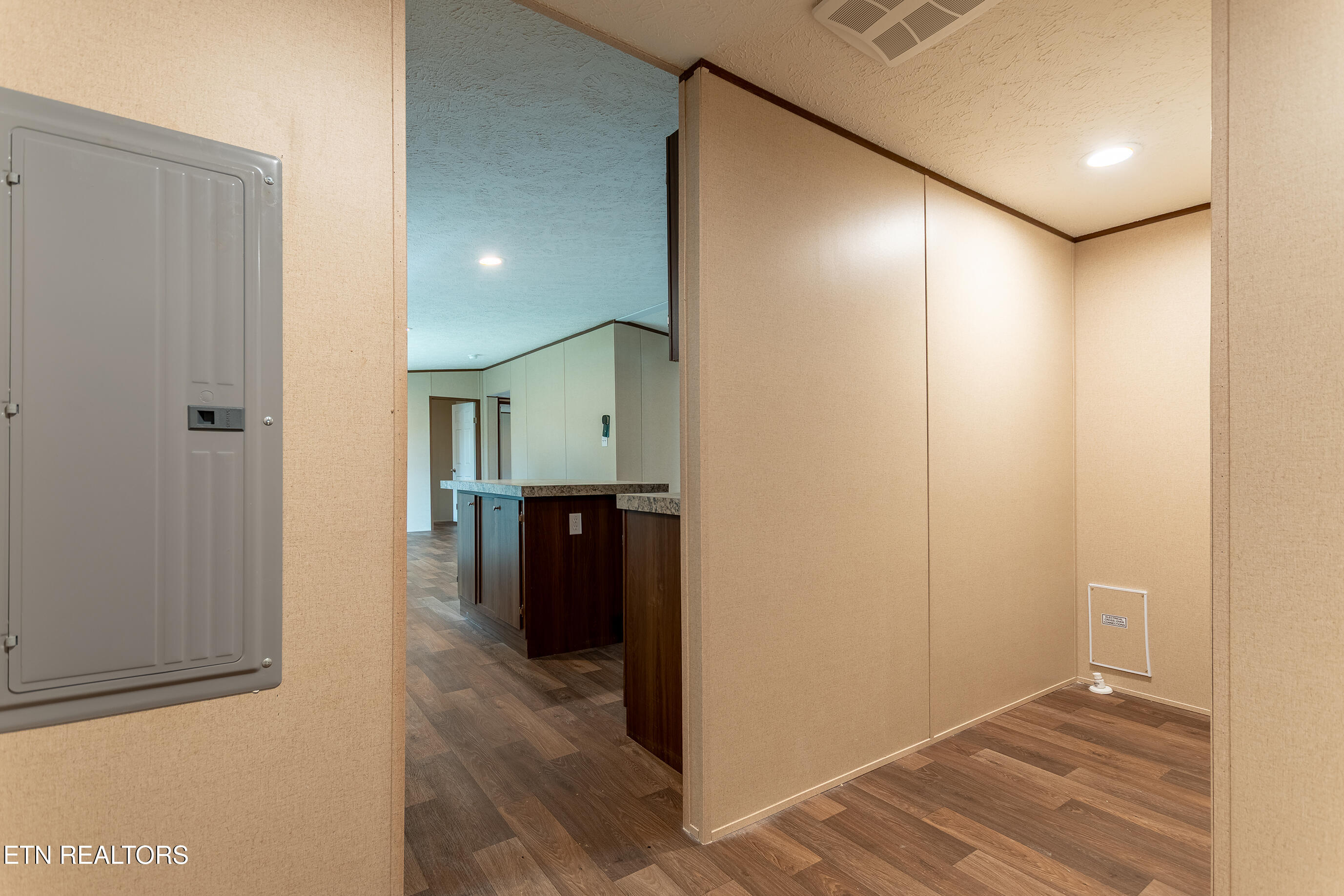 200 Burnett Lane Oneida, TN 37841 - Photo 15 of 36 200 Burnett Ln Oneida, TN DSC_4824-HDR