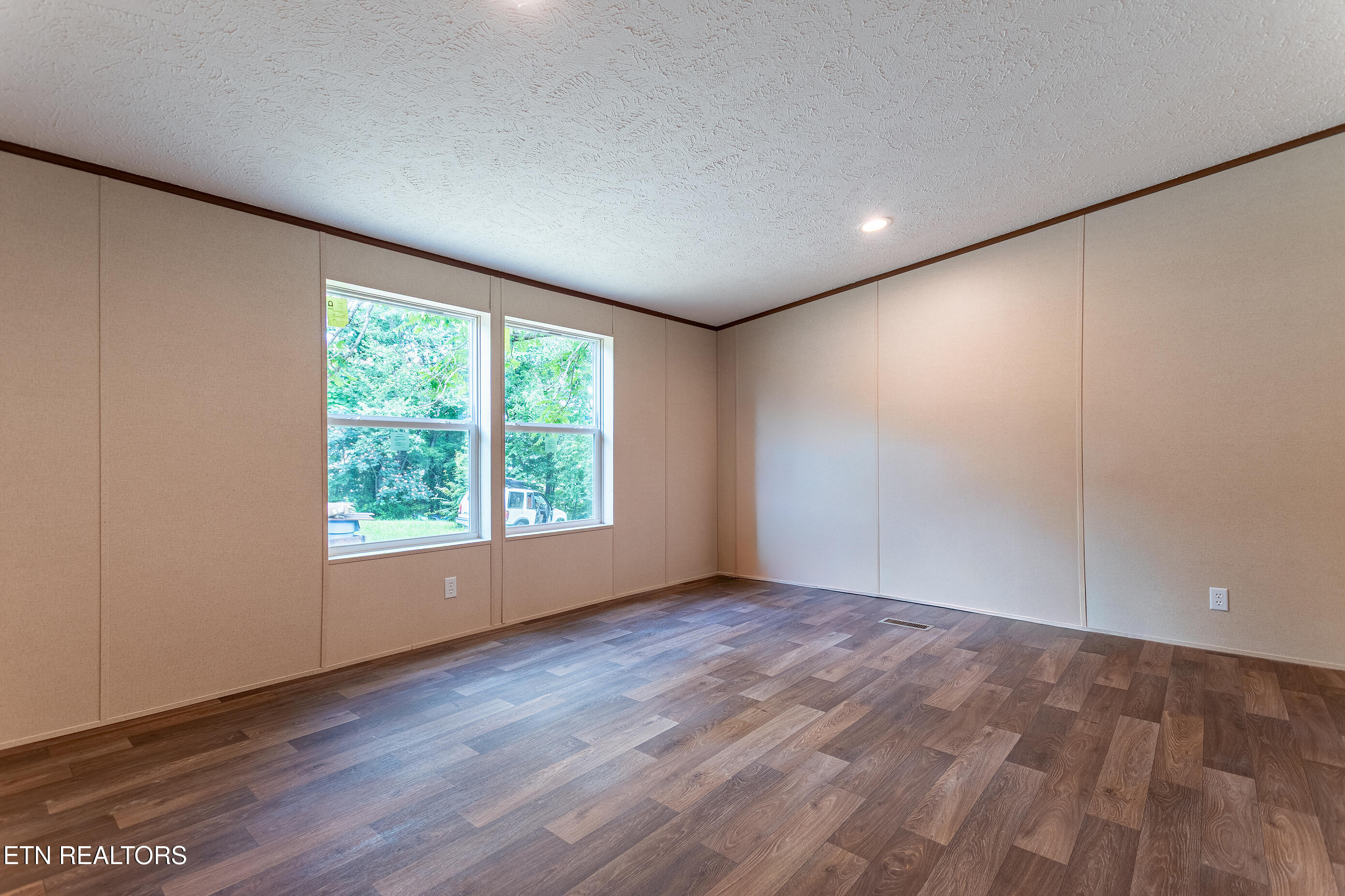 200 Burnett Lane Oneida, TN 37841 - Photo 17 of 36 200 Burnett Ln Oneida, TN DSC_4827-HDR