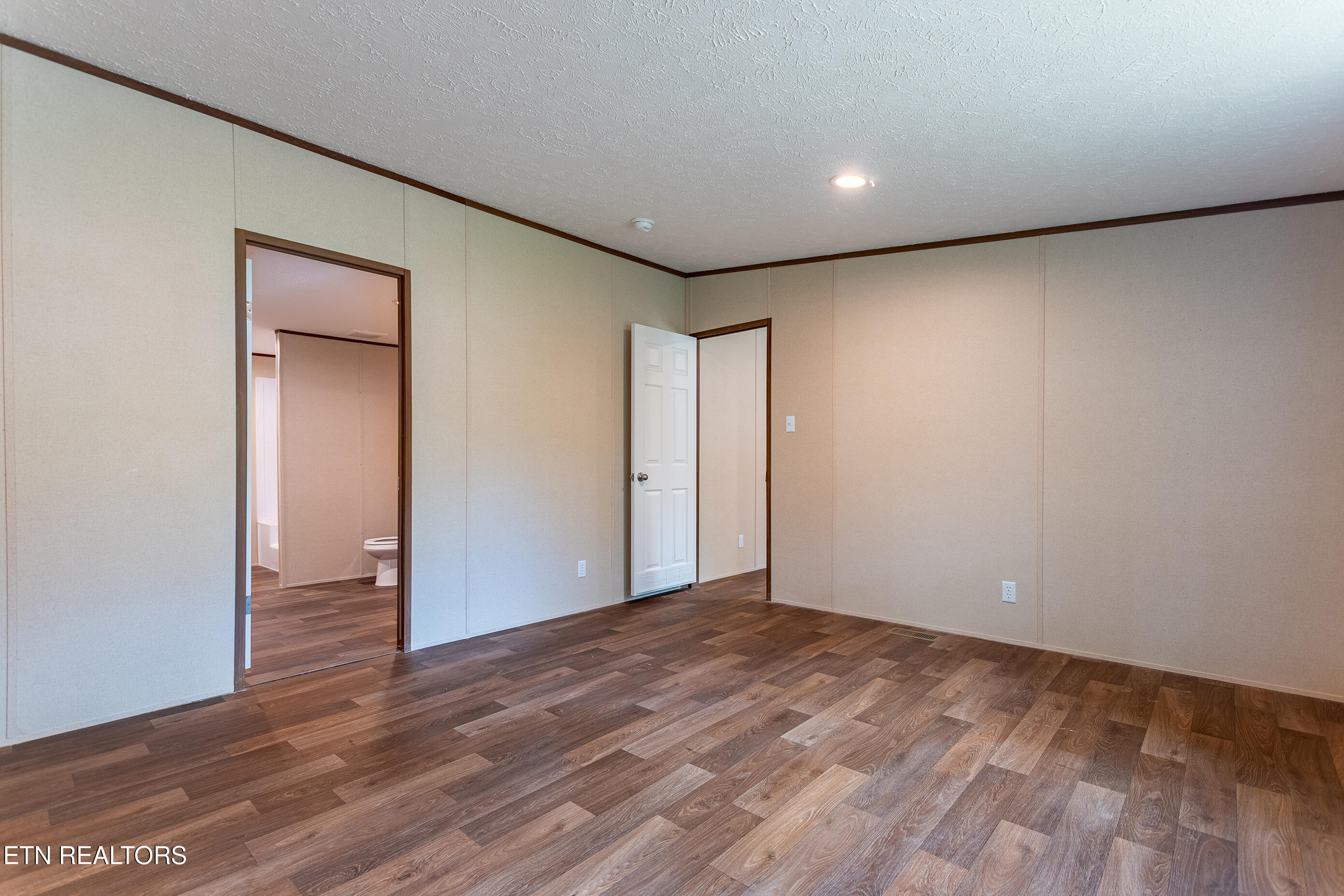 200 Burnett Lane Oneida, TN 37841 - Photo 18 of 36 200 Burnett Ln Oneida, TN DSC_4833-HDR