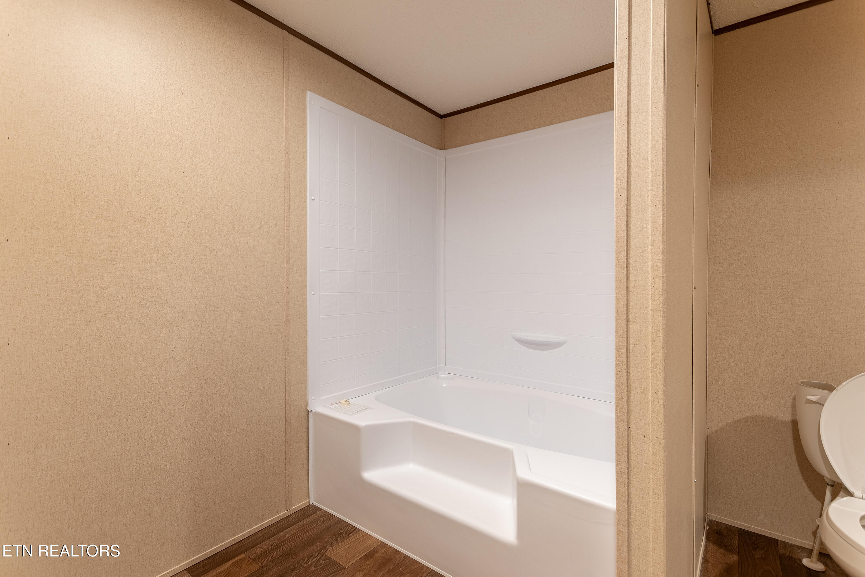 200 Burnett Lane Oneida, TN 37841 - Photo 20 of 36 200 Burnett Ln Oneida, TN DSC_4839-HDR