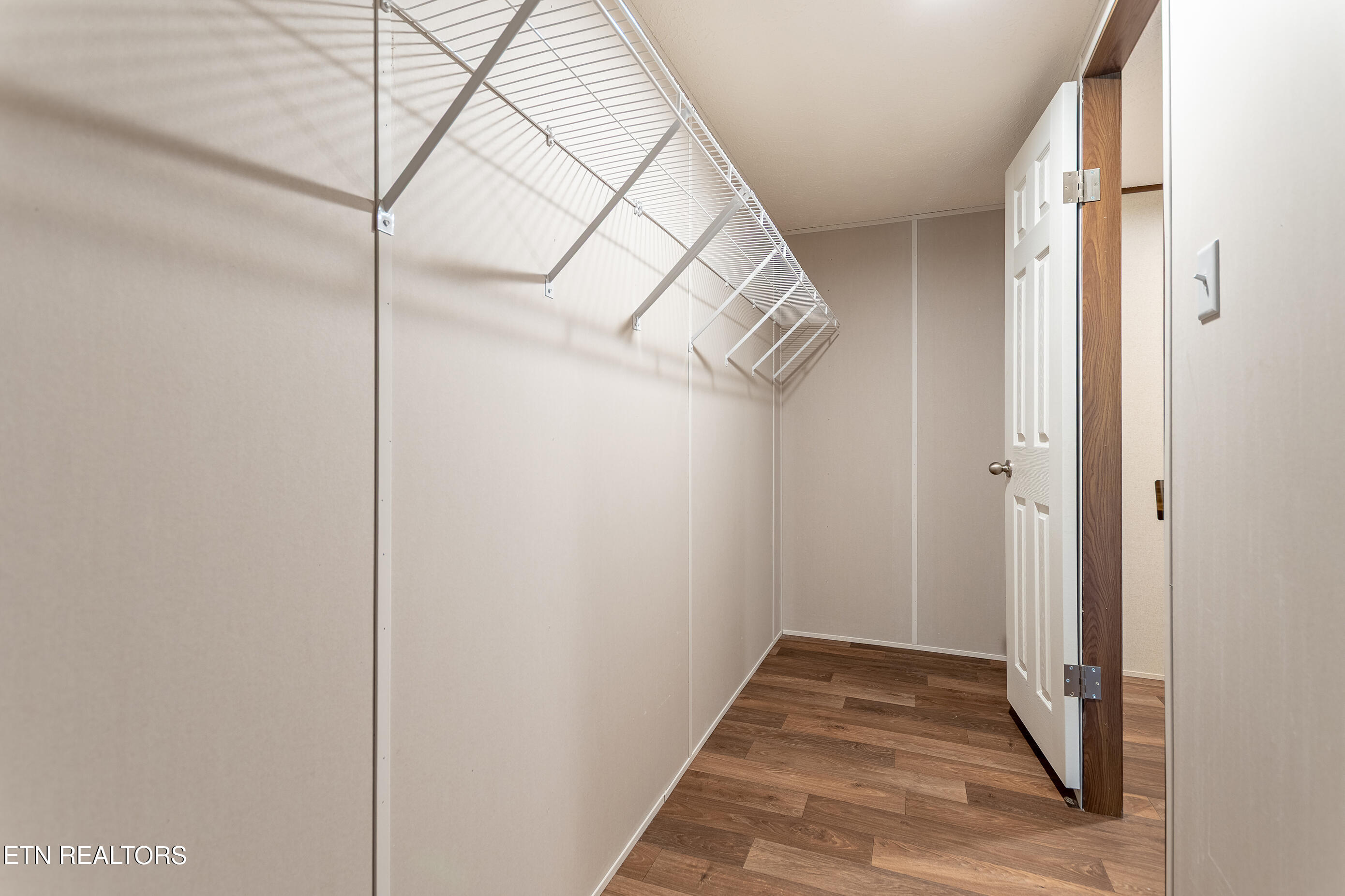 200 Burnett Lane Oneida, TN 37841 - Photo 22 of 36 200 Burnett Ln Oneida, TN DSC_4845-HDR