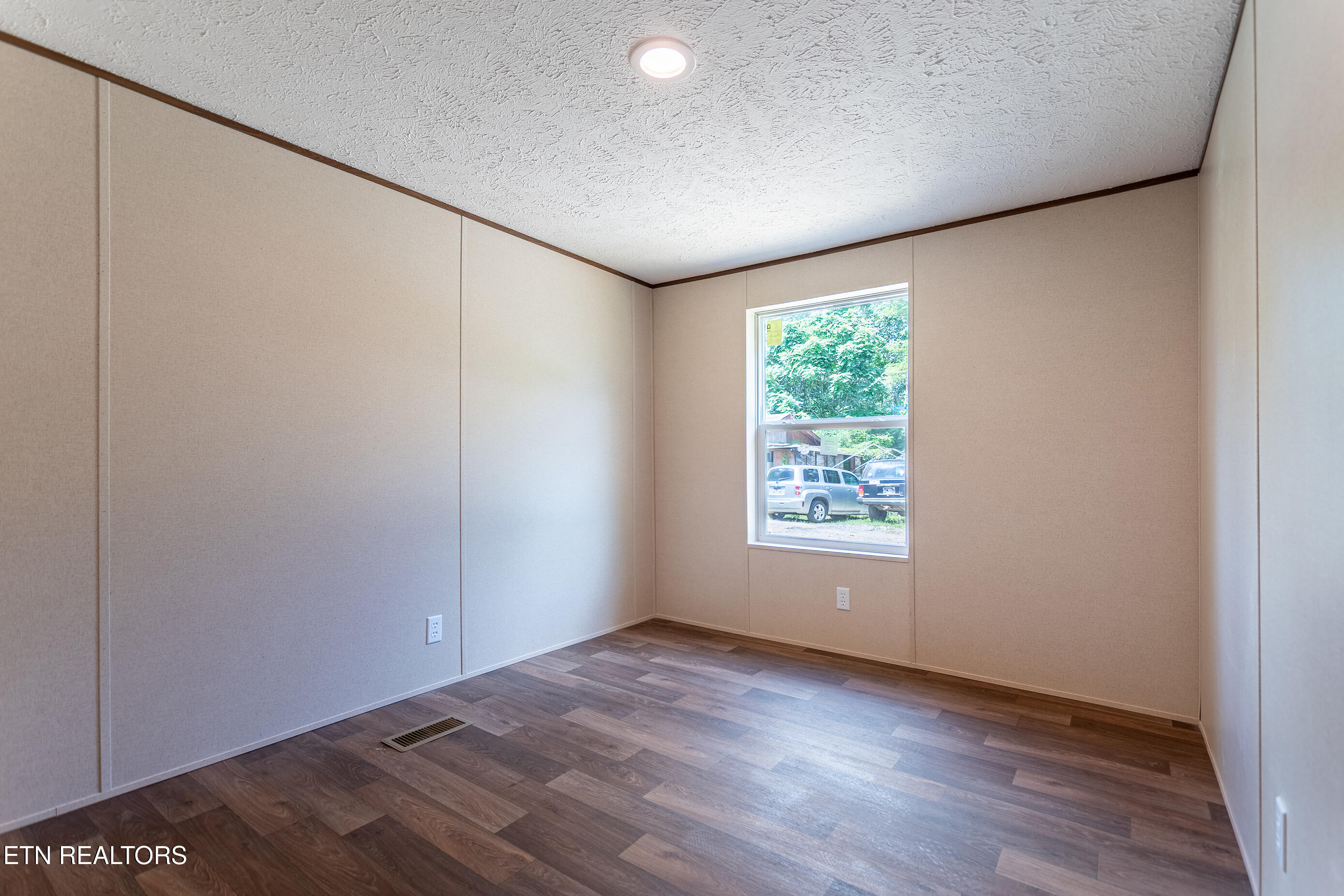 200 Burnett Lane Oneida, TN 37841 - Photo 25 of 36 200 Burnett Ln Oneida, TN DSC_4860-HDR