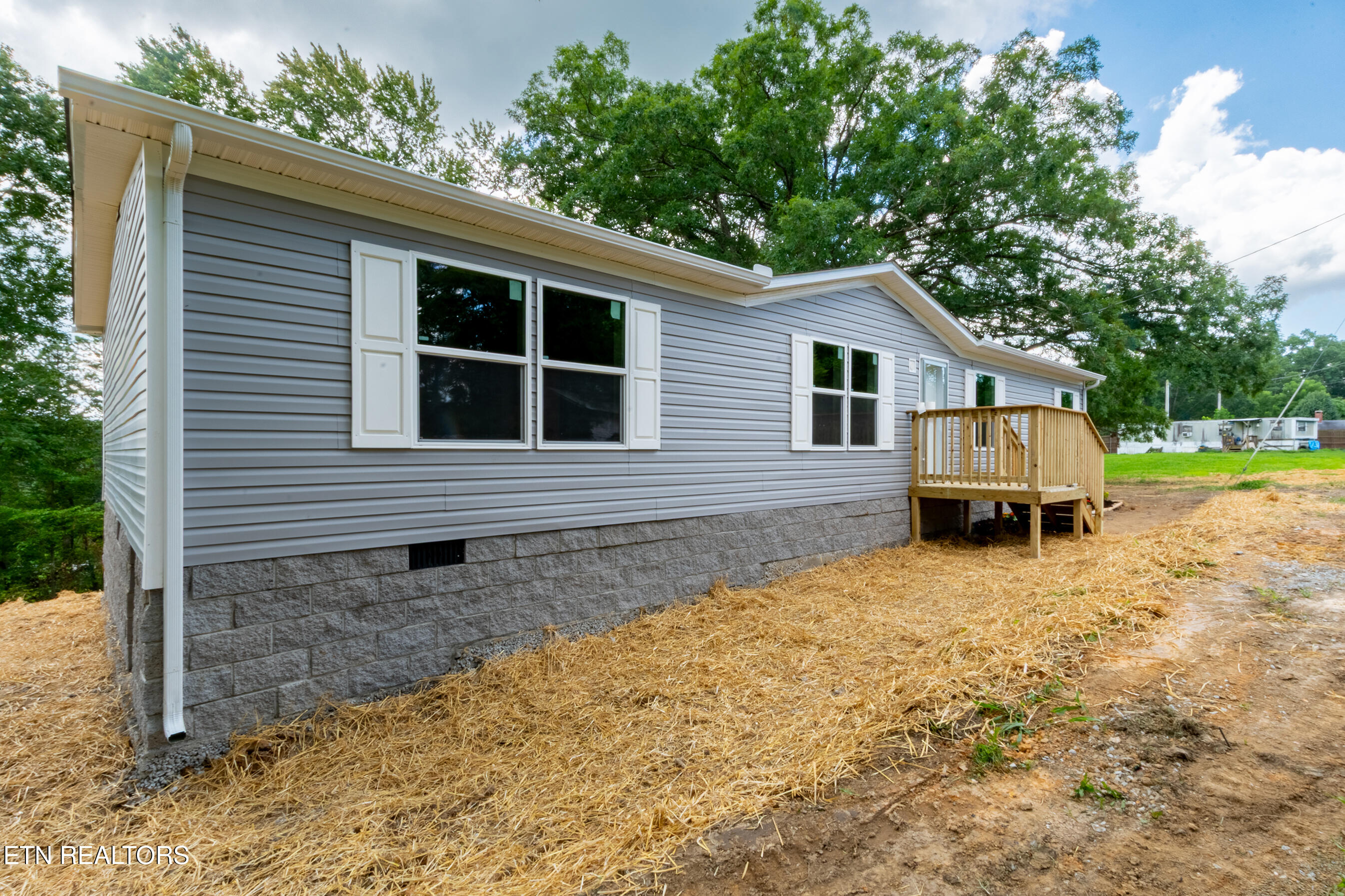 200 Burnett Lane Oneida, TN 37841 - Photo 3 of 36 200 Burnett Ln Oneida, TN DSC_4884-HDR