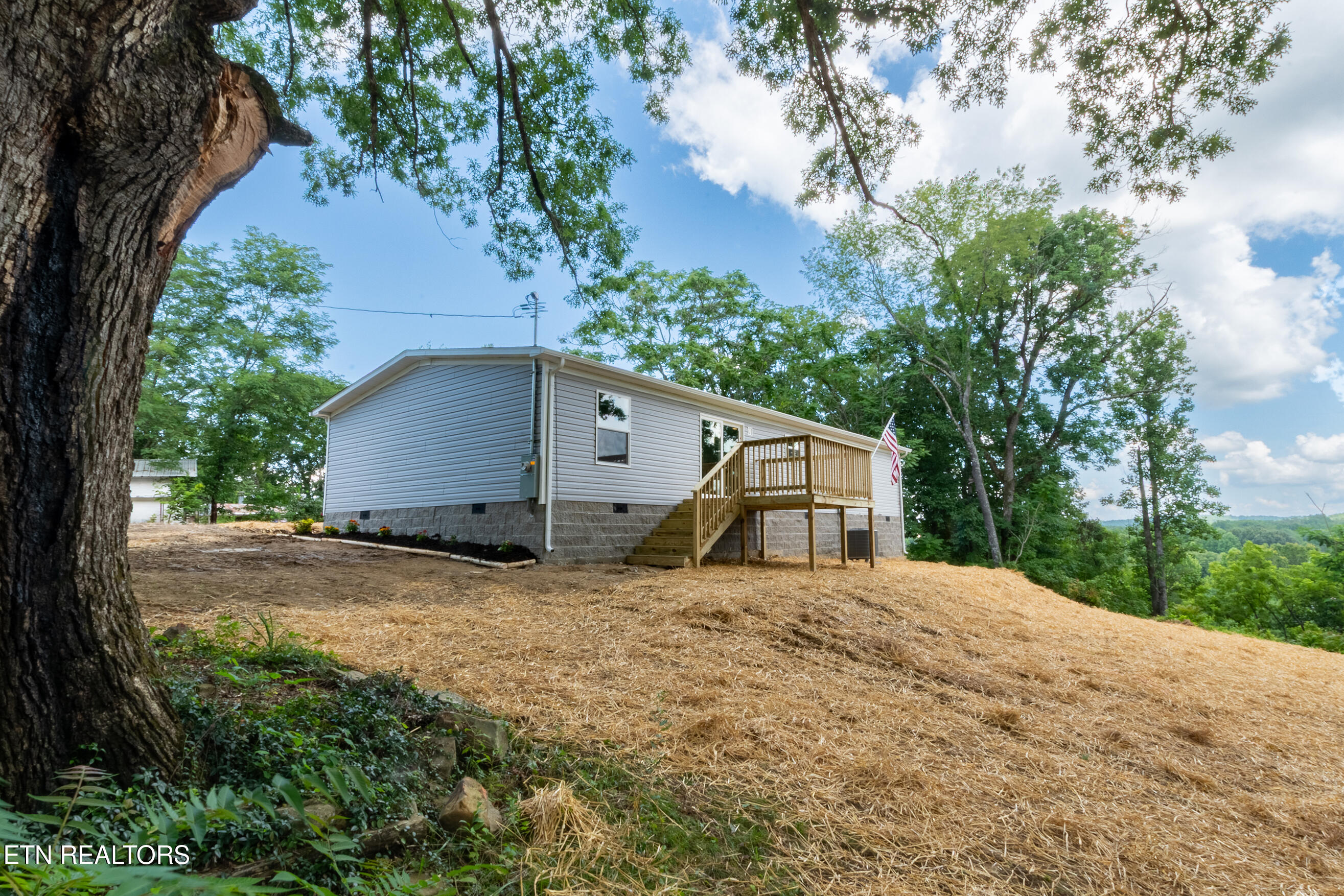 200 Burnett Lane Oneida, TN 37841 - Photo 31 of 36 200 Burnett Ln Oneida, TN DSC_4893-HDR