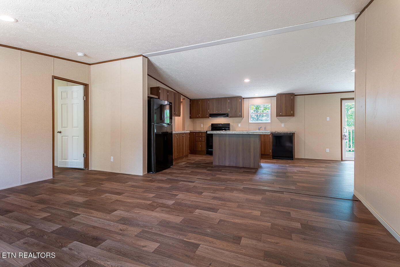 200 Burnett Lane Oneida, TN 37841 - Photo 5 of 36 200 Burnett Ln Oneida, TN DSC_4779-HDR