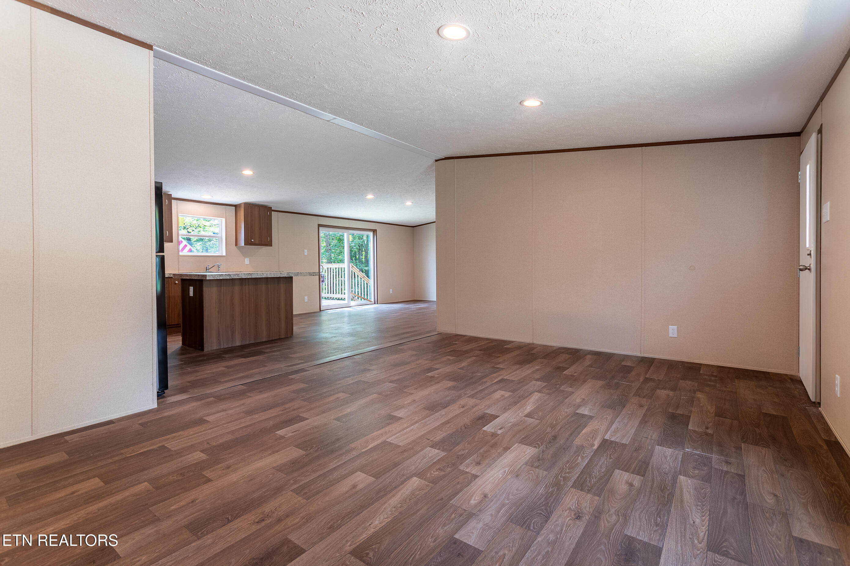 200 Burnett Lane Oneida, TN 37841 - Photo 6 of 36 200 Burnett Ln Oneida, TN DSC_4782-HDR