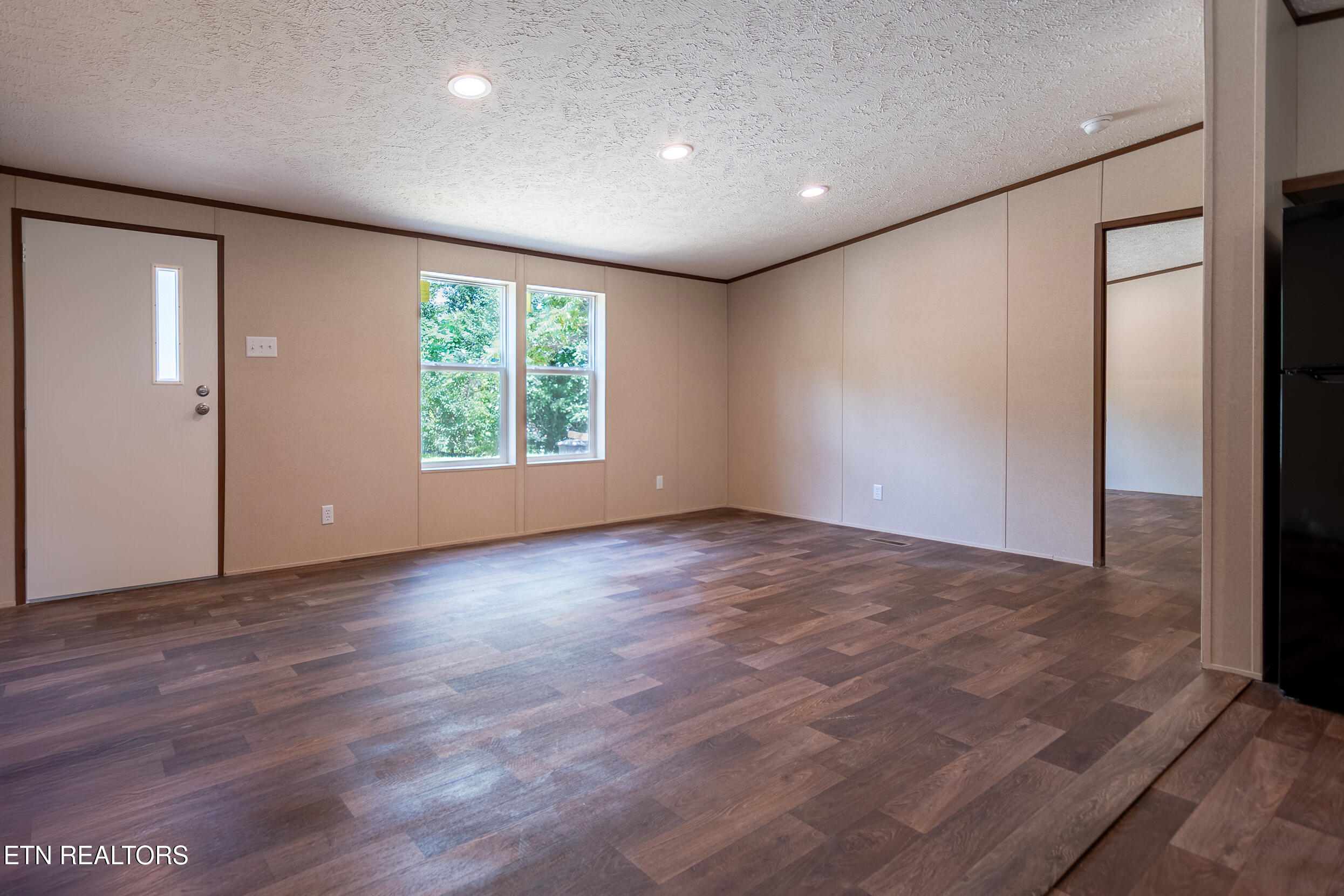 200 Burnett Lane Oneida, TN 37841 - Photo 7 of 36 200 Burnett Ln Oneida, TN DSC_4785-HDR