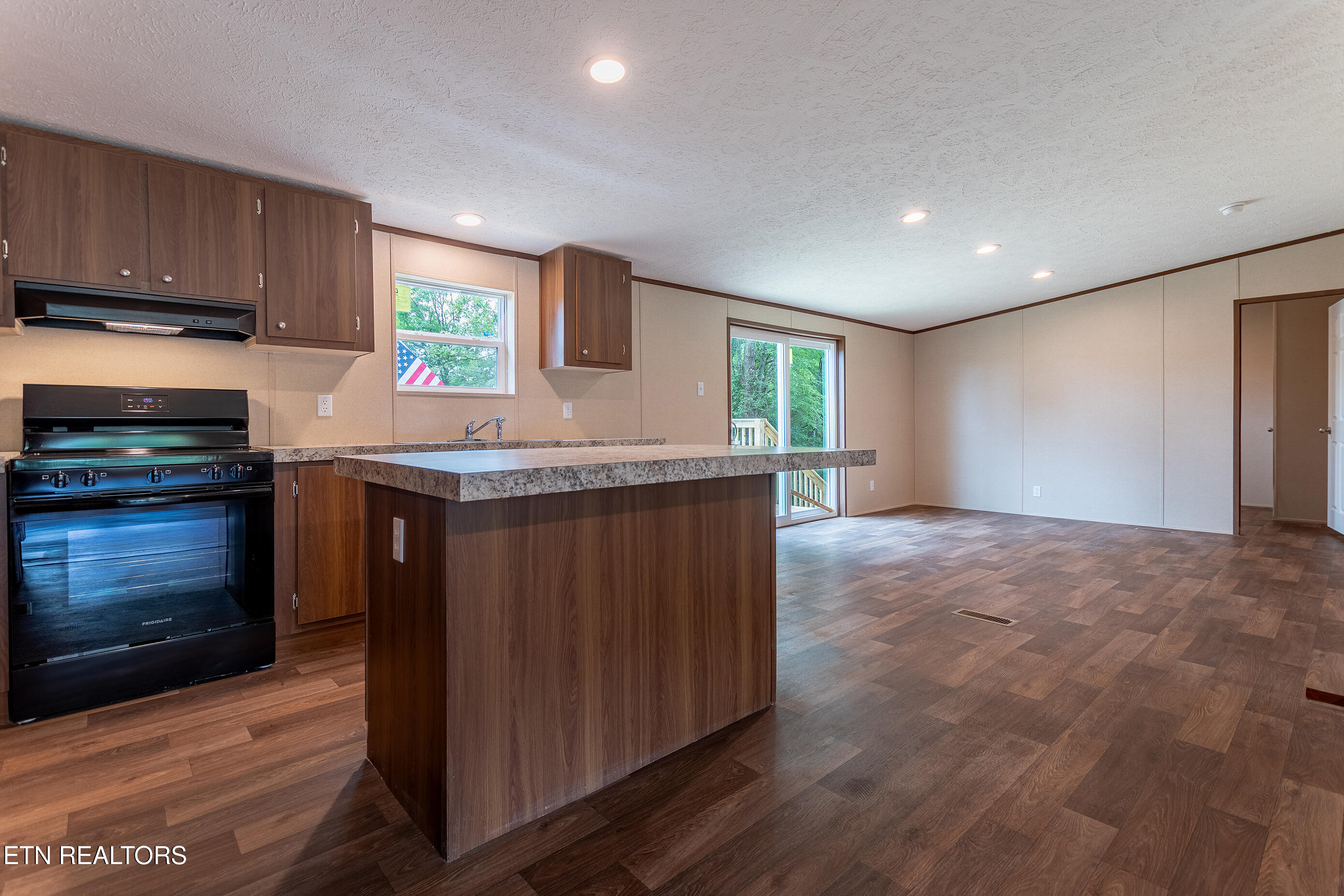 200 Burnett Lane Oneida, TN 37841 - Photo 10 of 36 200 Burnett Ln Oneida, TN DSC_4800-HDR