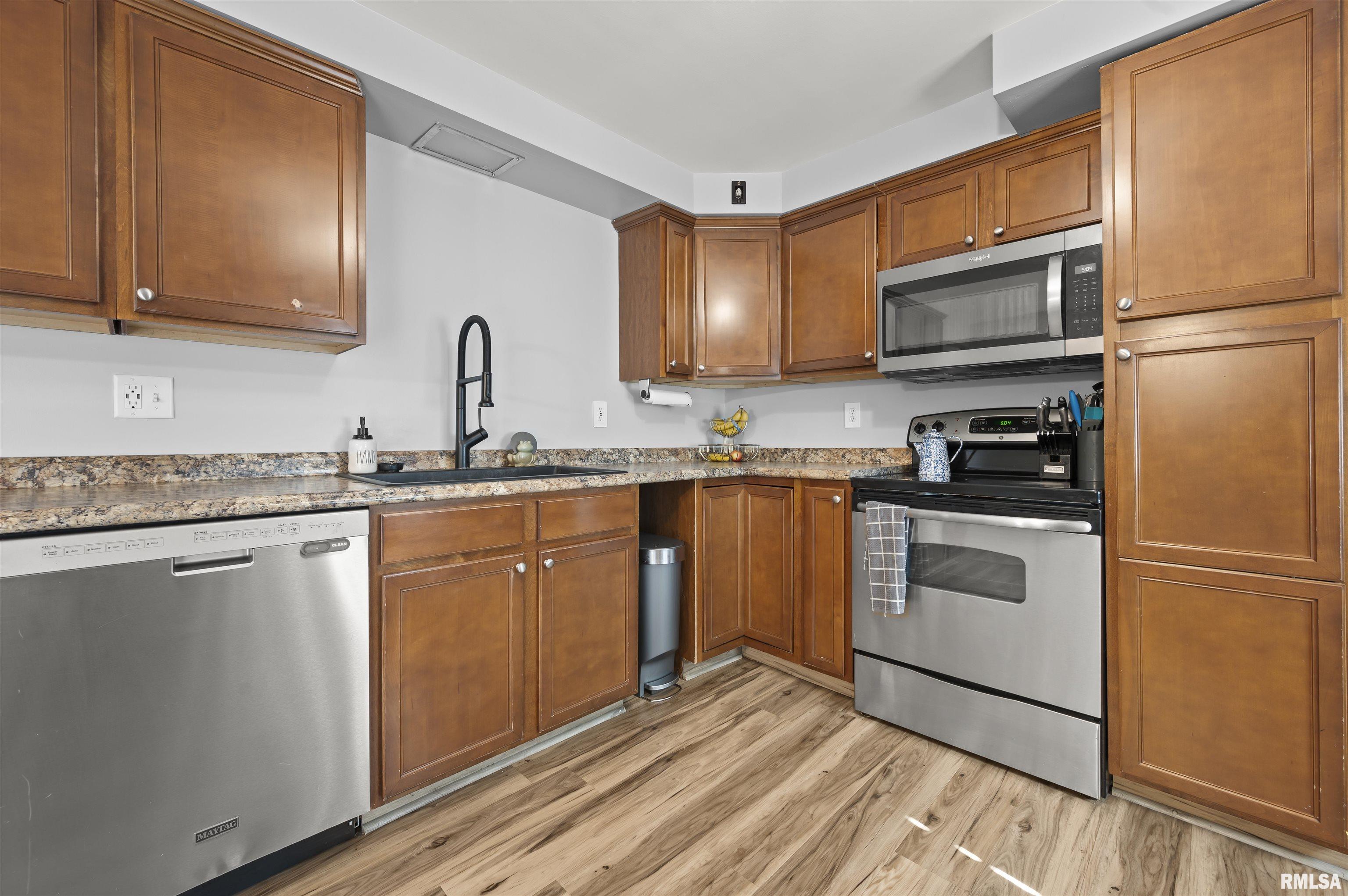 405 Daniel Parkway Washington, IL 61571 - Photo 14 of 45
