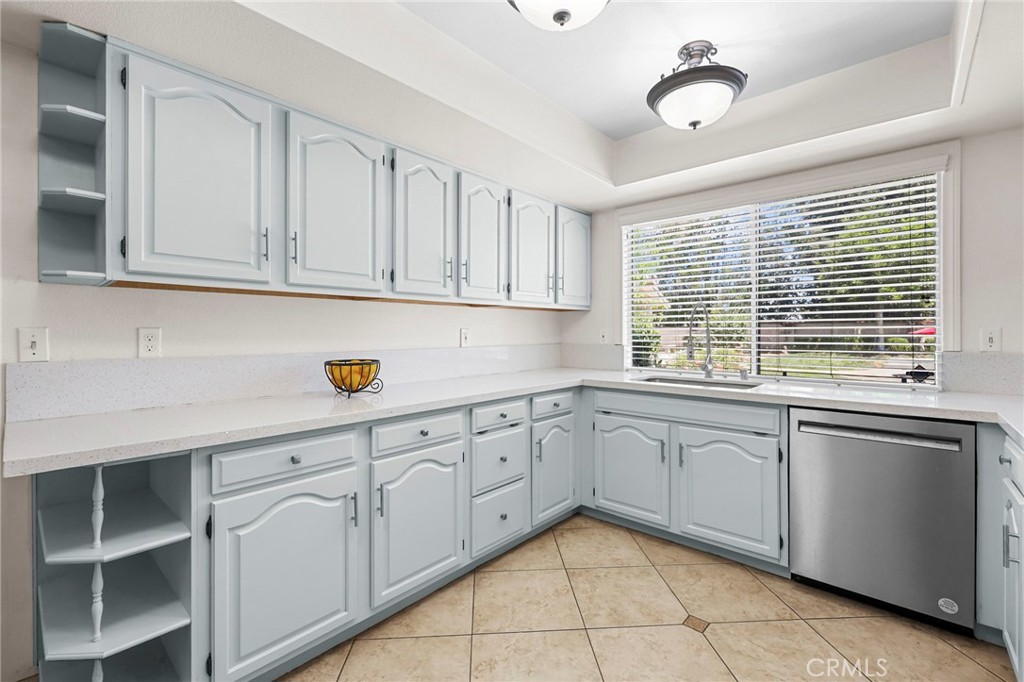 1657 Southport Drive Riverside, CA 92506 - Photo 11 of 41 KITCHEN