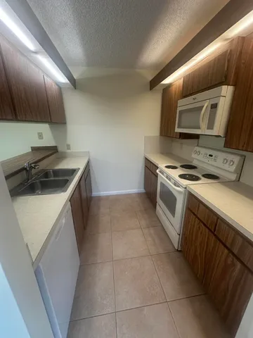 $2,100 | 1014 10th Way, West Palm Beach, FL 33407