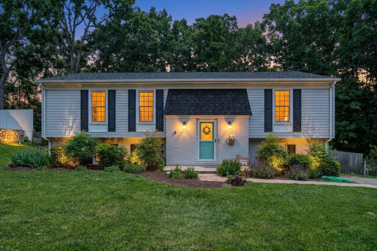 2919 Purple Finch Road Roanoke, VA 24018 - Photo 1 of 69 001-MIB00165AF