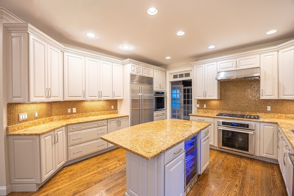 27 Mellon Road Wellesley, MA 02482 - Photo 19 of 37