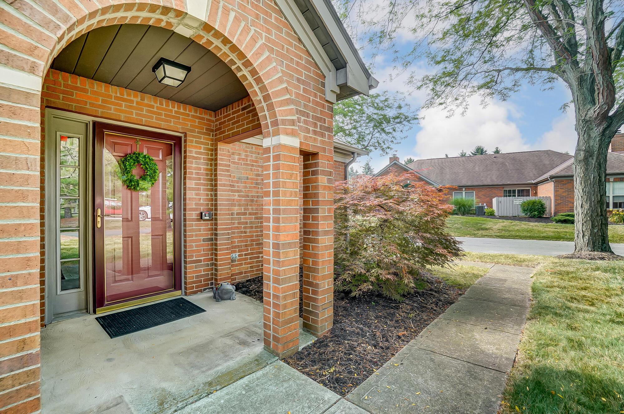 5820 Locbury Lane, Unit R Dublin, OH 43016 - Photo 2 of 29 006