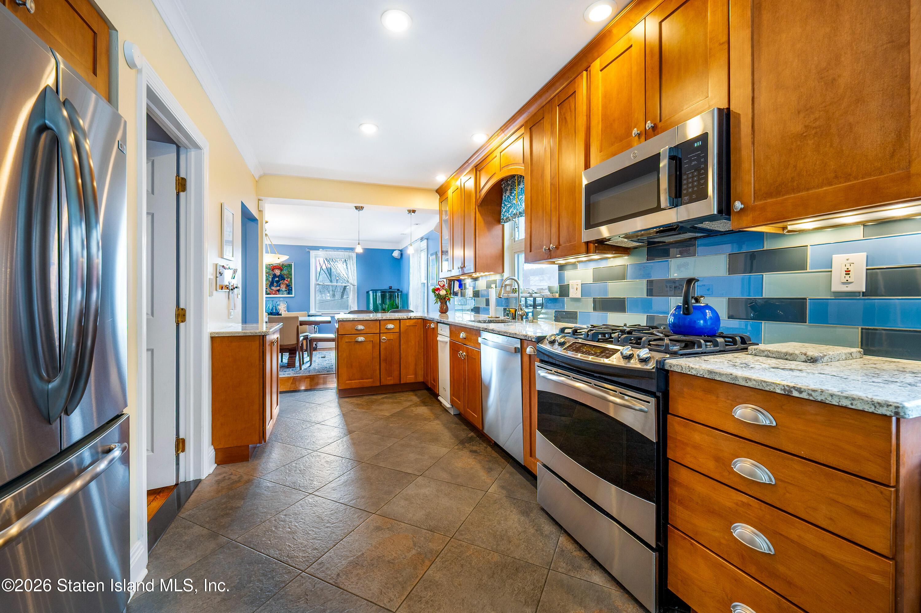 34 Holsman Road Staten Island, NY 10301 - Photo 12 of 33 34 Holsman Rd 11