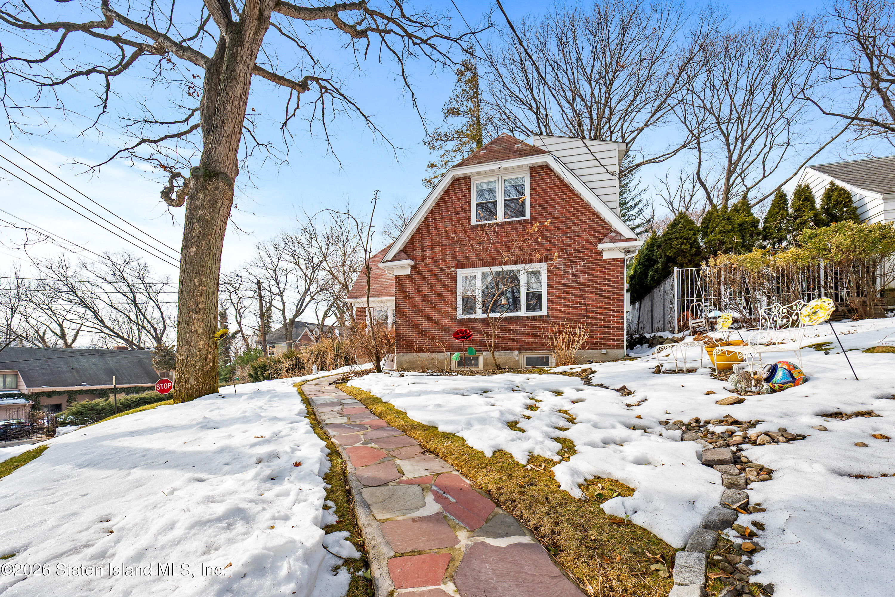 34 Holsman Road Staten Island, NY 10301 - Photo 5 of 33 34 Holsman Rd 4