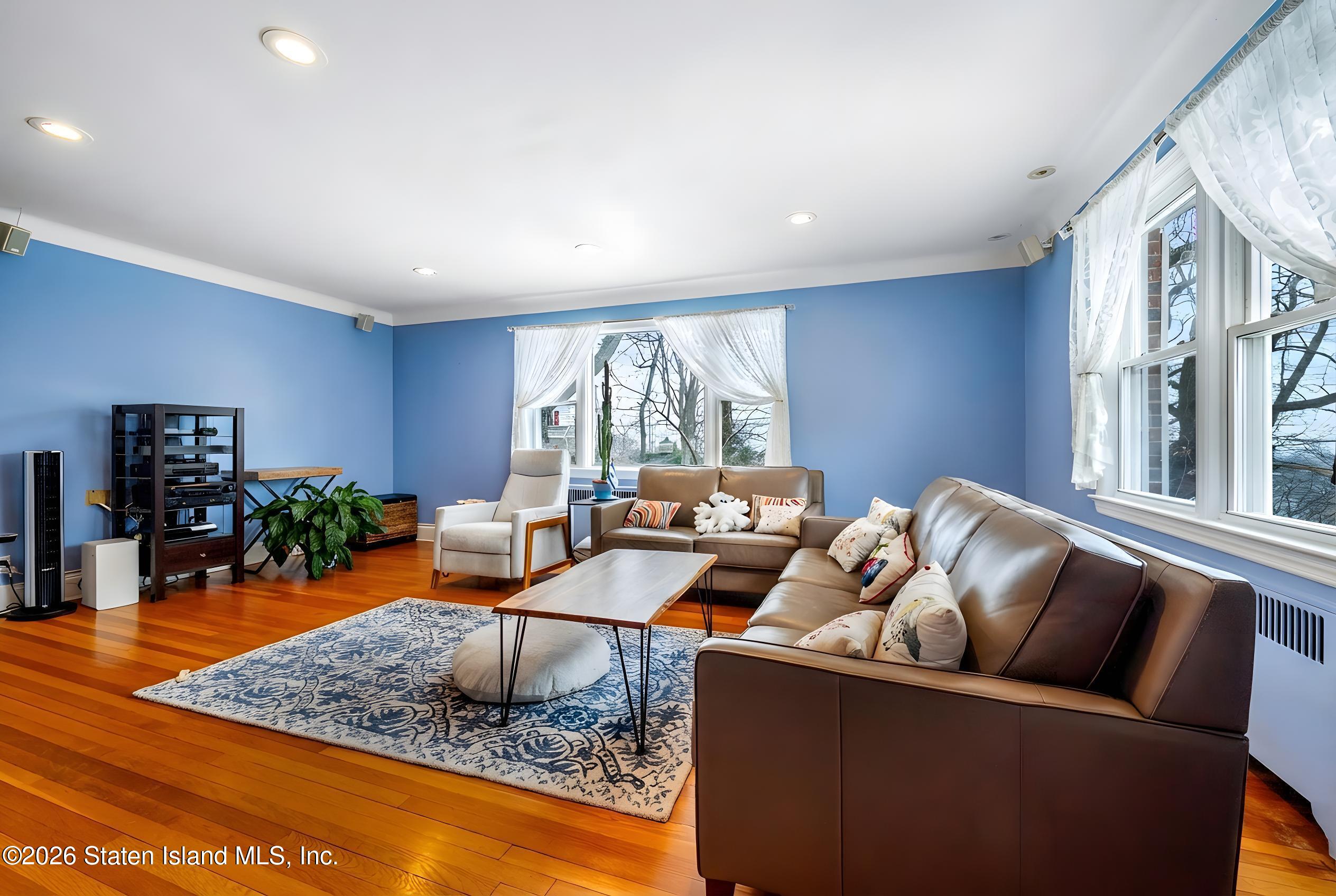 34 Holsman Road Staten Island, NY 10301 - Photo 8 of 33 34 Holsman Rd 7