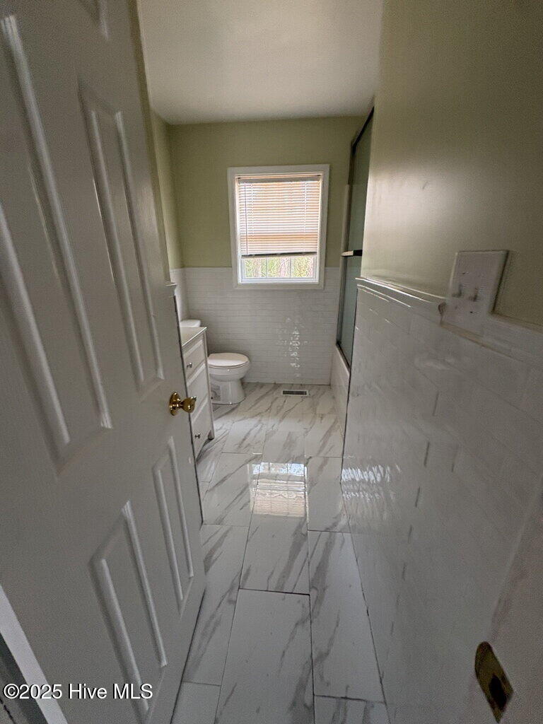123 Arthur Court Jacksonville, NC 28546 - Photo 11 of 13 Bathroom