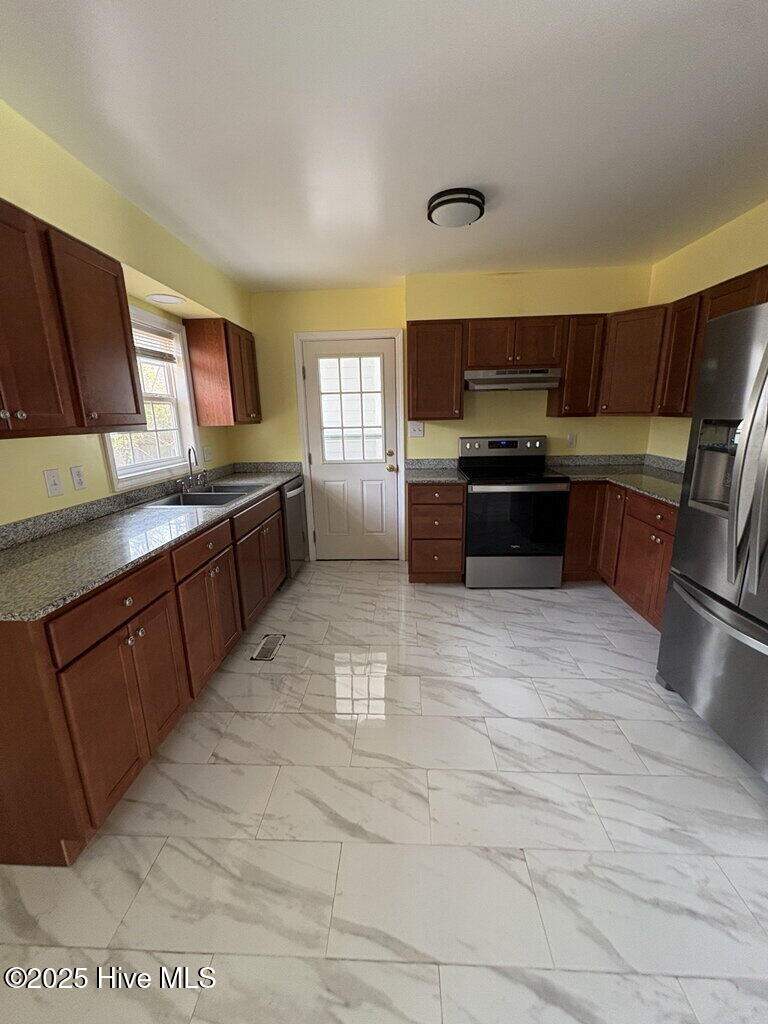 123 Arthur Court Jacksonville, NC 28546 - Photo 5 of 13 Kitchen