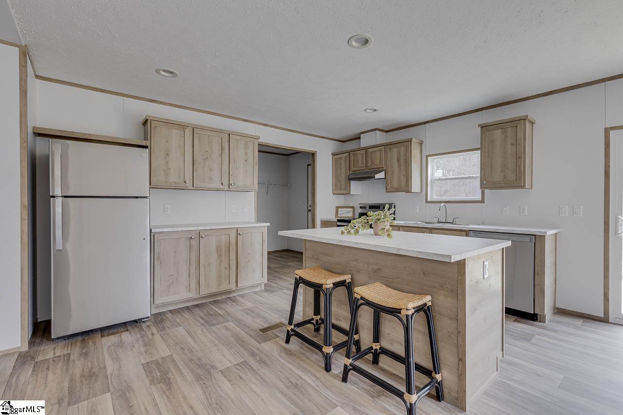 844 Black Snake Road Easley, SC 29640 - Photo 8 of 19