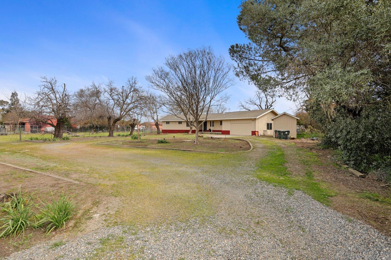 8595 Bradshaw Road Elk Grove, CA 95624 - Photo 3 of 28