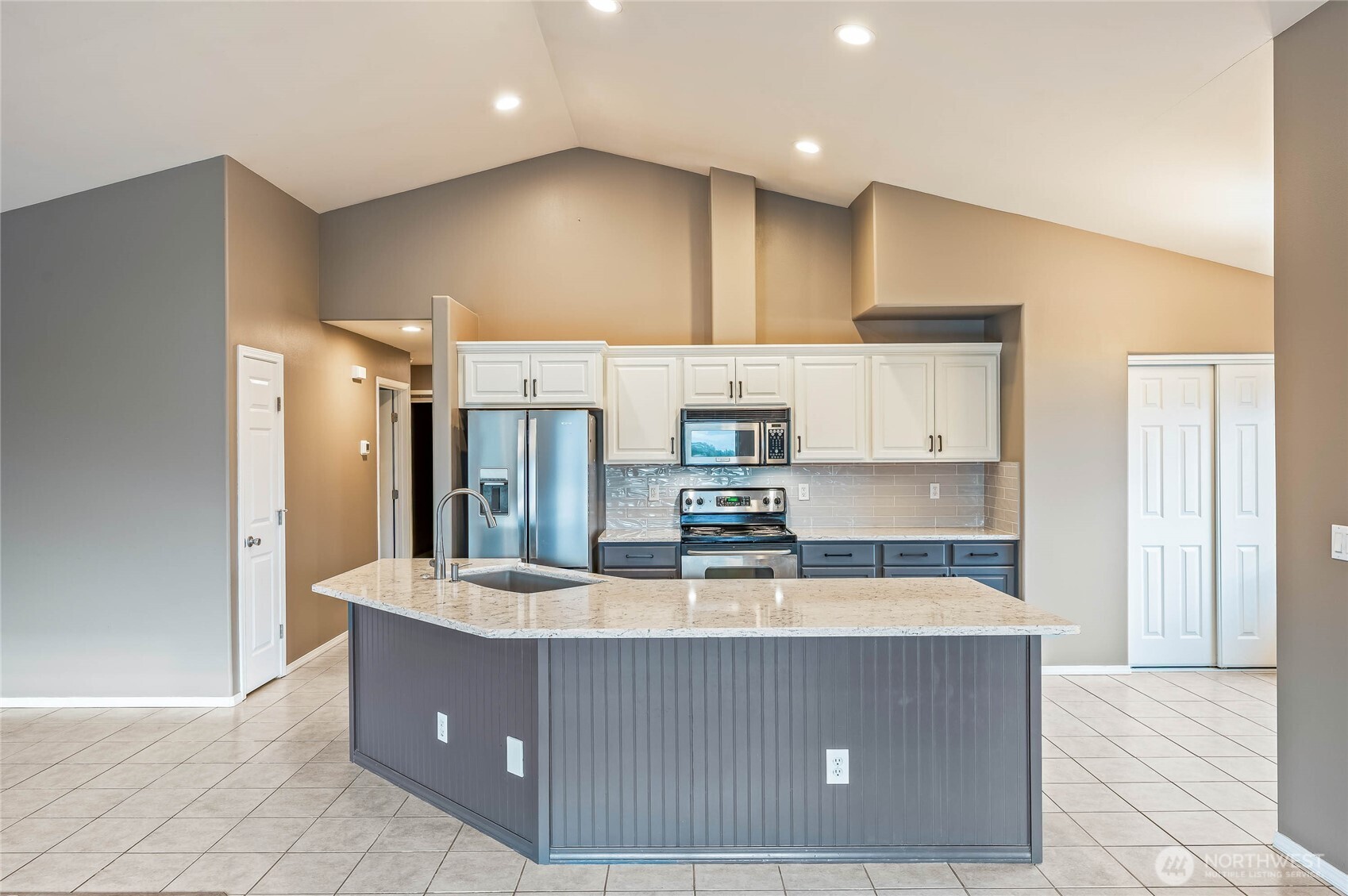 2840 Akamai Way East Wenatchee, WA 98802 - Photo 12 of 39 a kitchen with kitchen island cabinets and refrigerator