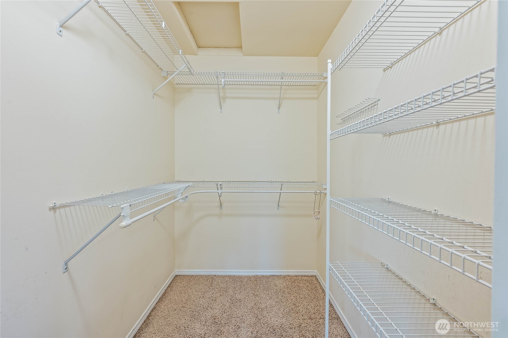 2840 Akamai Way East Wenatchee, WA 98802 - Photo 21 of 39 a view of walk in closet