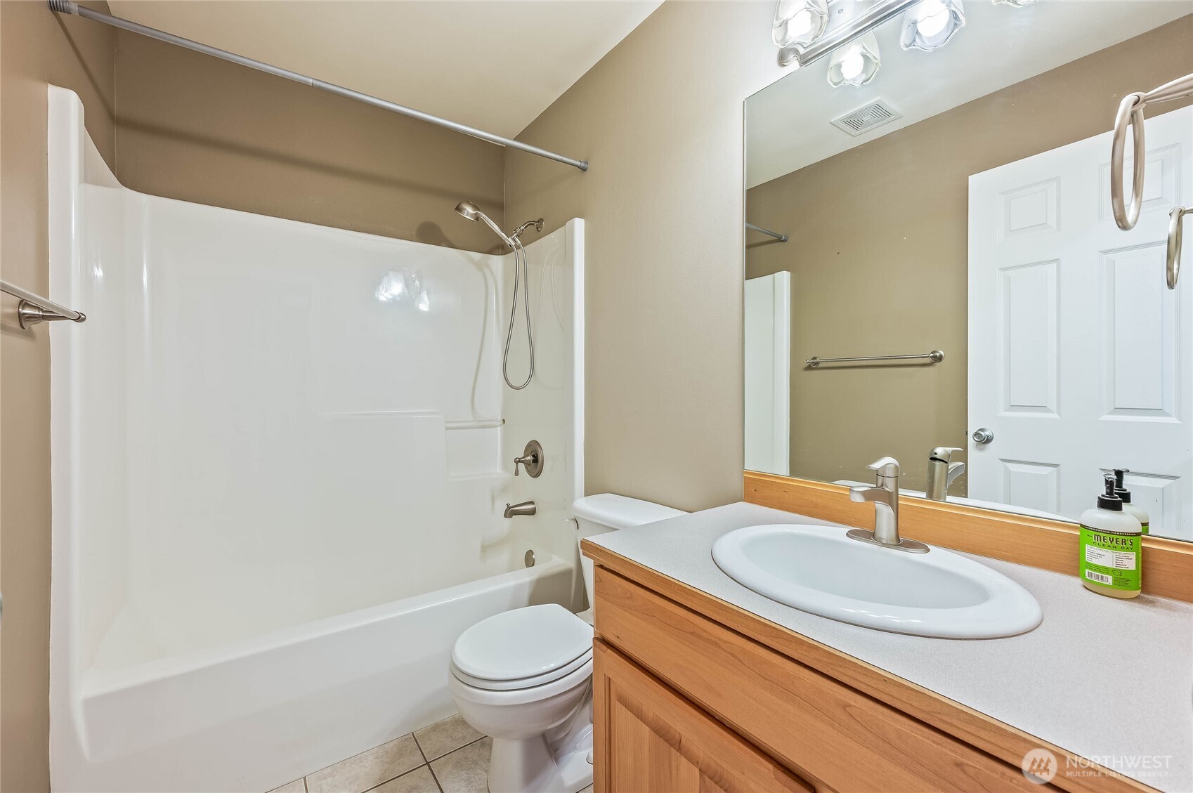 2840 Akamai Way East Wenatchee, WA 98802 - Photo 22 of 39 a bathroom with a sink a toilet and a mirror