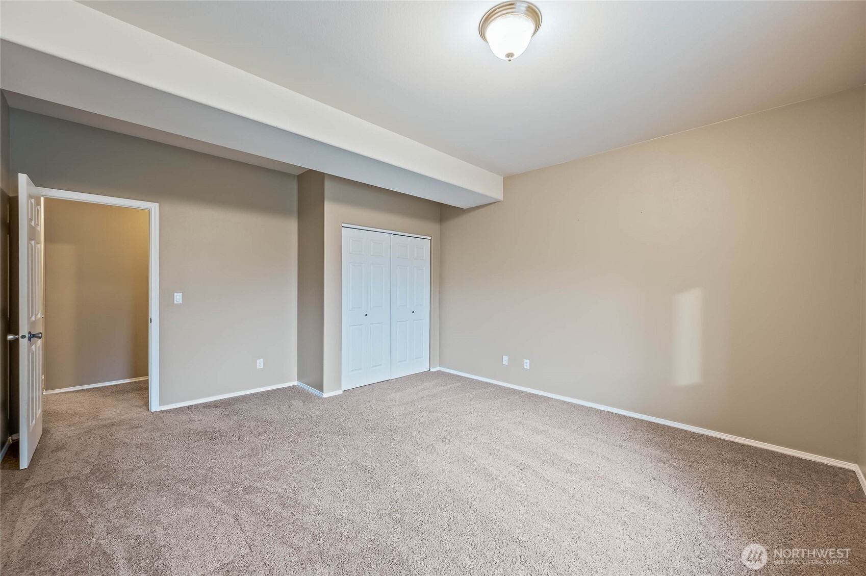 2840 Akamai Way East Wenatchee, WA 98802 - Photo 24 of 39 an empty room with closet area