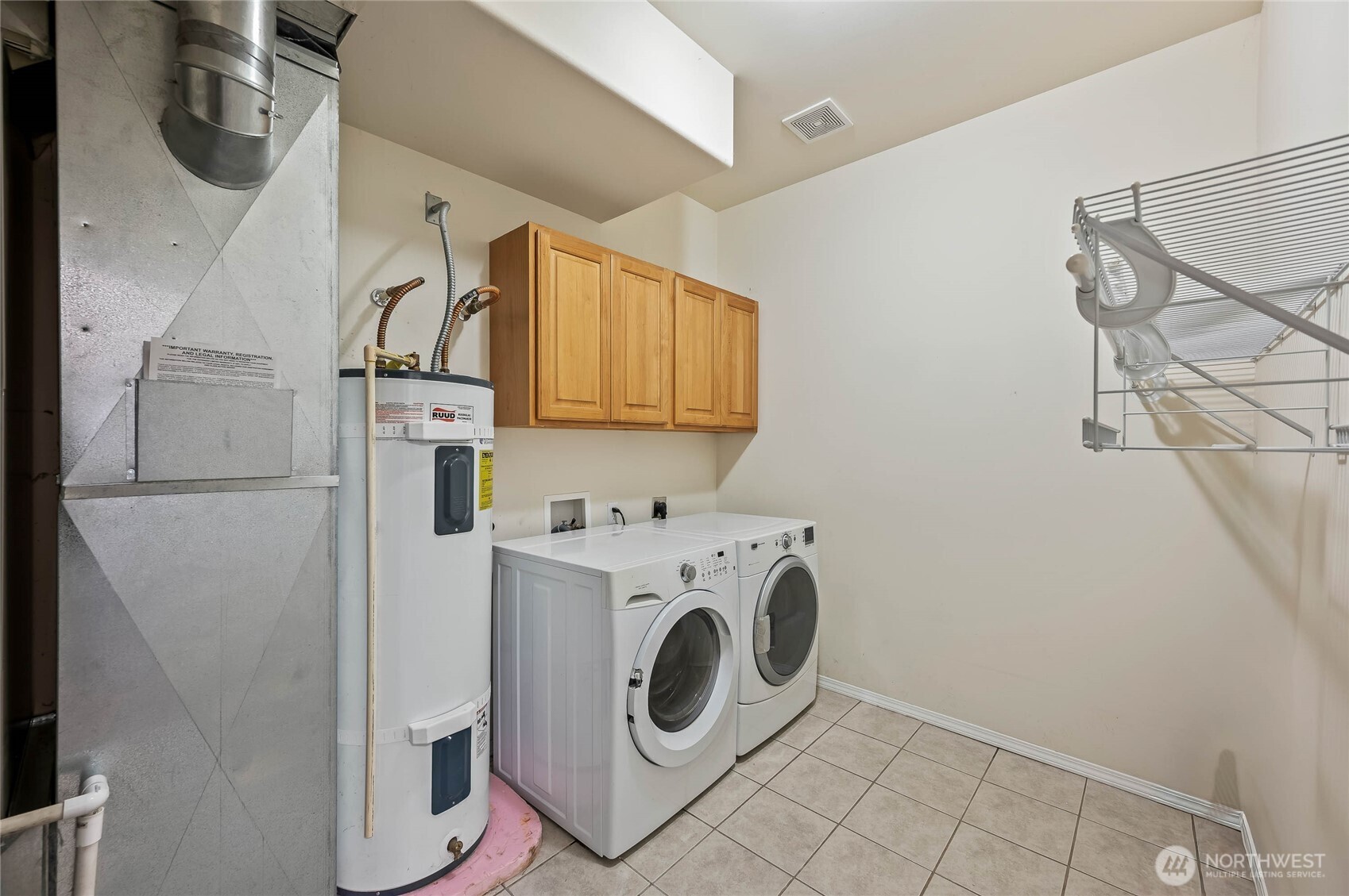 2840 Akamai Way East Wenatchee, WA 98802 - Photo 32 of 39 a utility room with dryer and washer