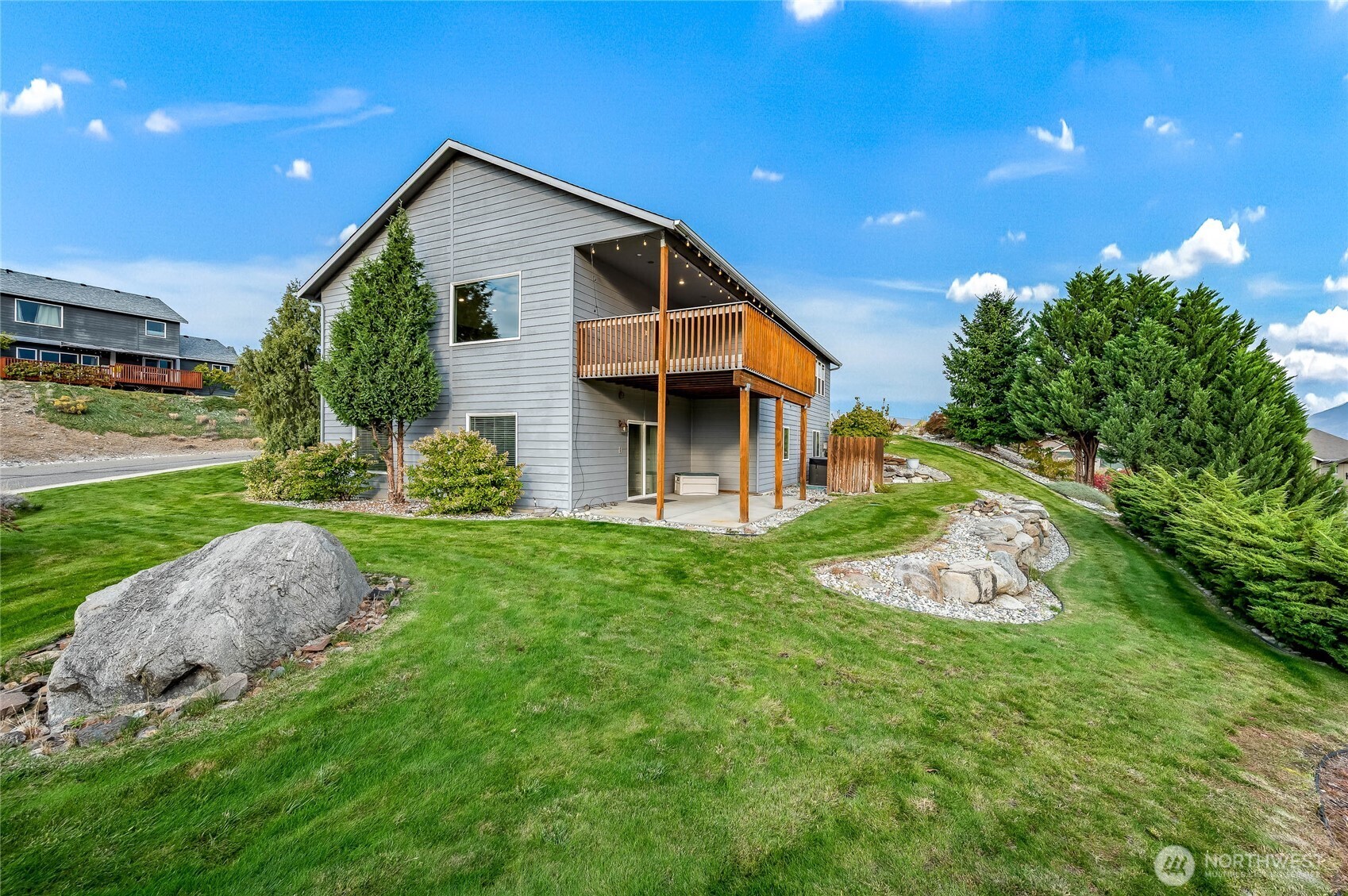 2840 Akamai Way East Wenatchee, WA 98802 - Photo 35 of 39 a view of a house with a yard