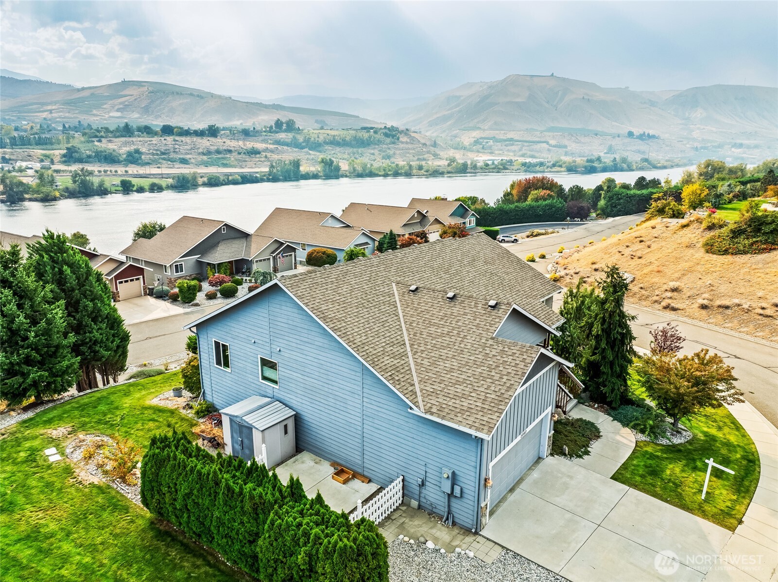 2840 Akamai Way East Wenatchee, WA 98802 - Photo 5 of 39 an aerial view of residential houses with outdoor space and ocean view