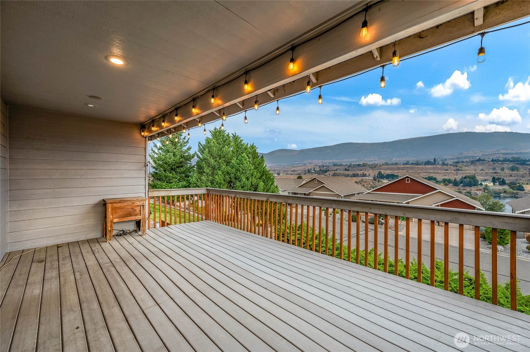 2840 Akamai Way East Wenatchee, WA 98802 - Photo 8 of 39 a view of balcony with wooden floor