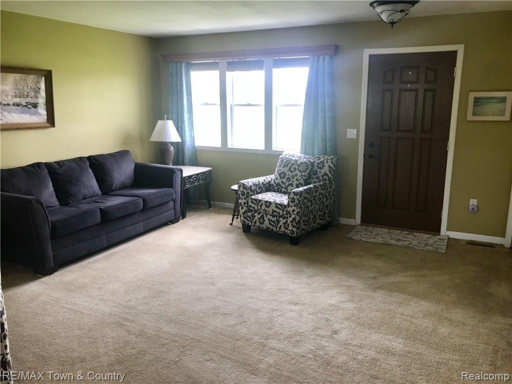 8524 Farrand Road Montrose, MI 48457 - Photo 4 of 32 IMG-7571.jpg