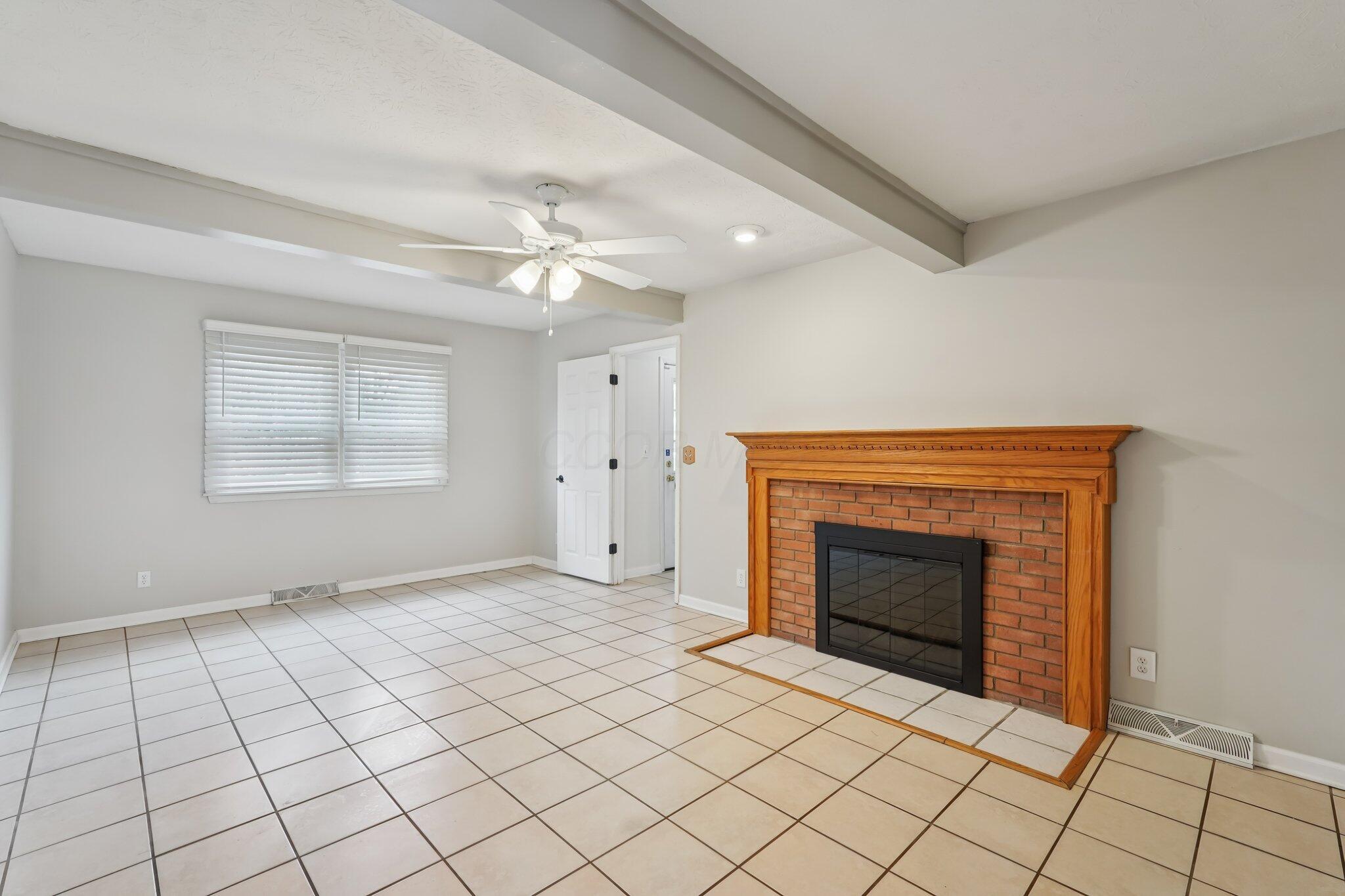 5644 Linworth Road Columbus, OH 43235 - Photo 6 of 31 6-web-or-mls-Linworth Rd-S1702-006