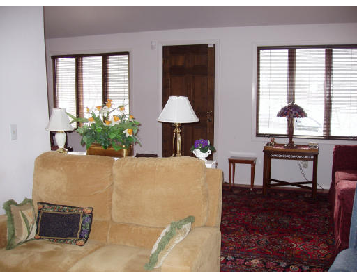 63 Mayfair Road Peabody, MA 01960 - Photo 5 of 14 Gallery Image 5