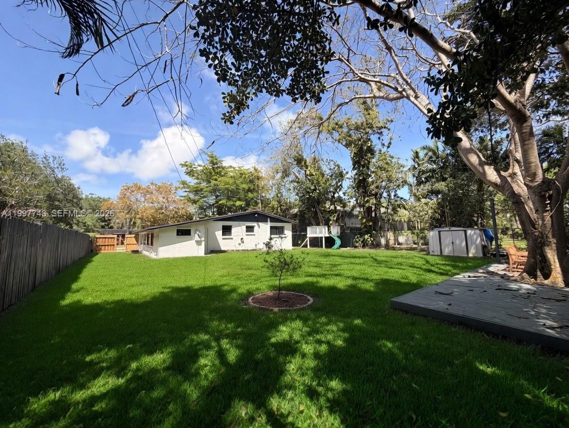 7830 Southwest 99th Street Miami, FL 33156 - Photo 15 of 19