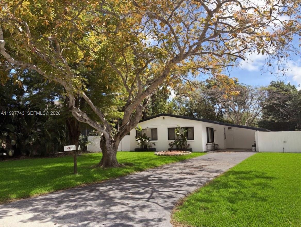 7830 Southwest 99th Street Miami, FL 33156 - Photo 3 of 19