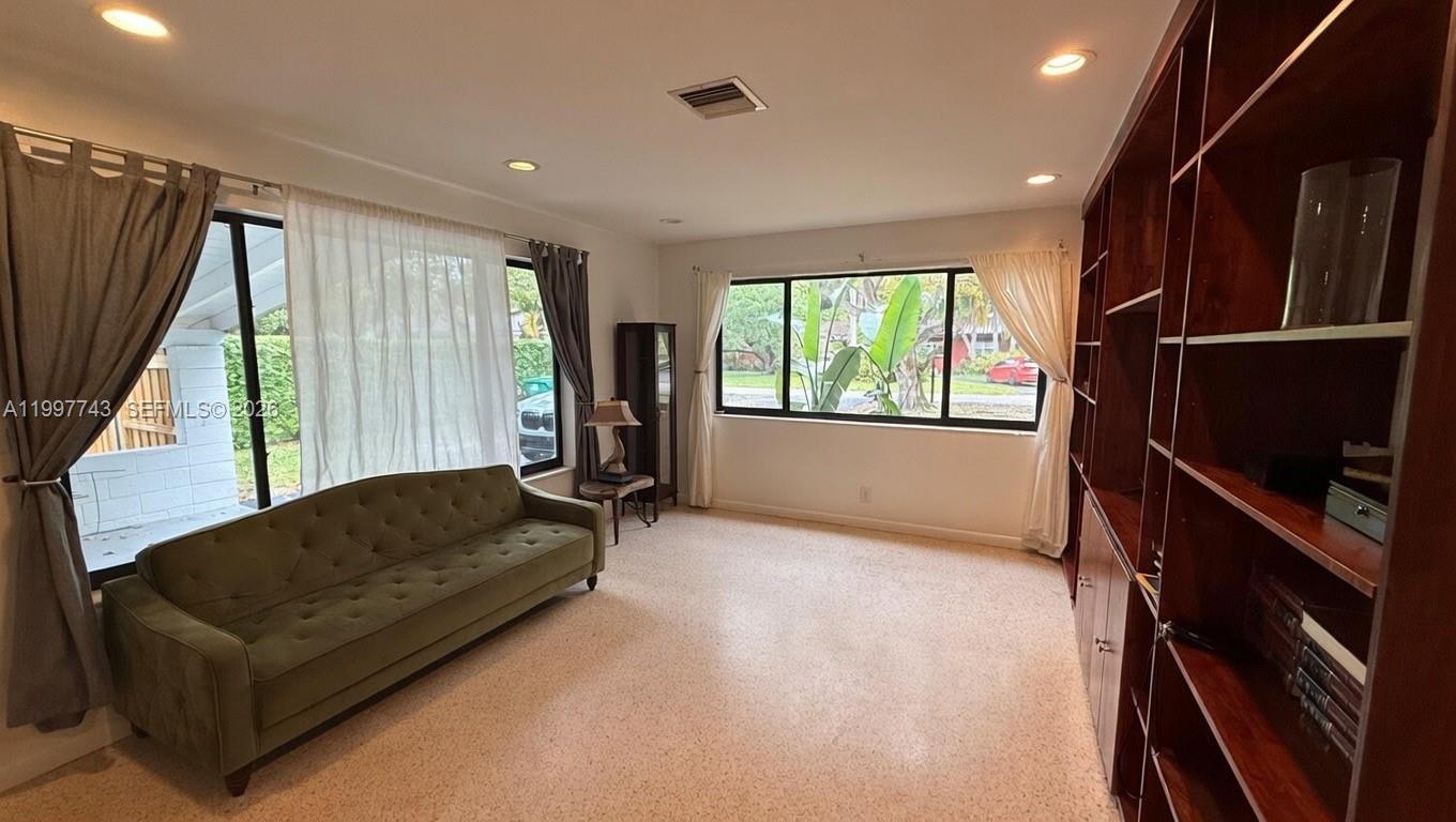 7830 Southwest 99th Street Miami, FL 33156 - Photo 4 of 19