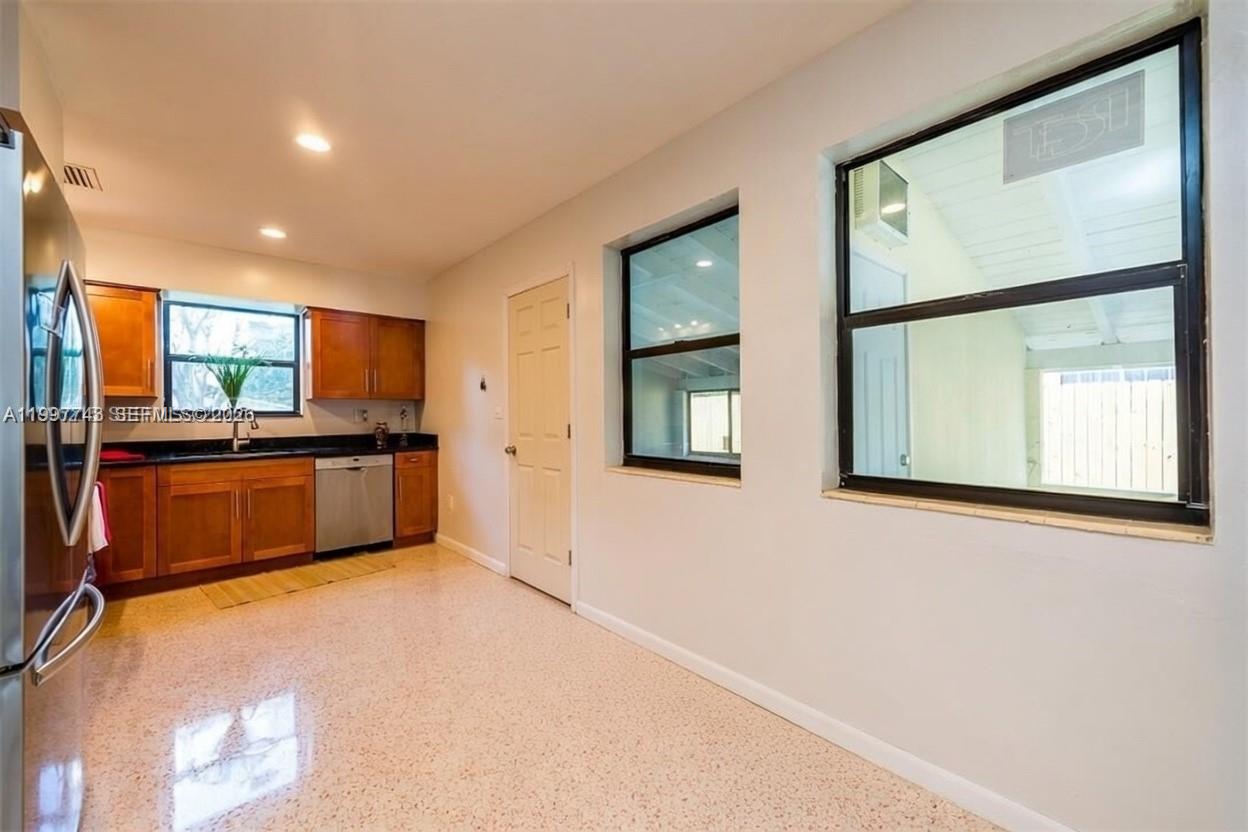 7830 Southwest 99th Street Miami, FL 33156 - Photo 8 of 19