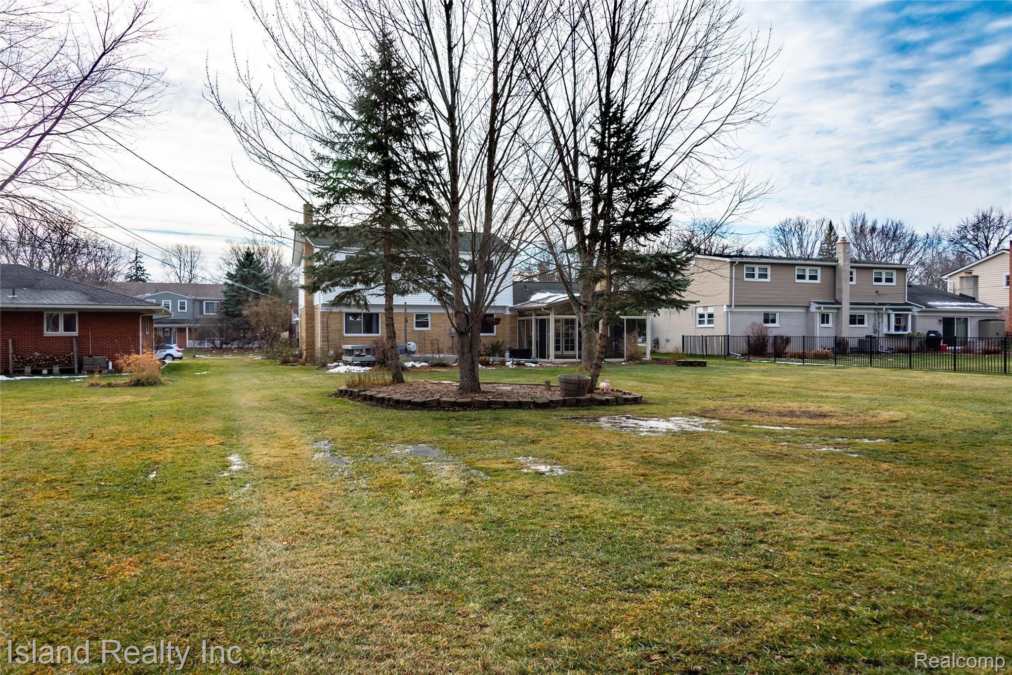 8282 Hampton Road Grosse Ile, MI 48138 - Photo 35 of 40 DSC_2898-Edit.jpg