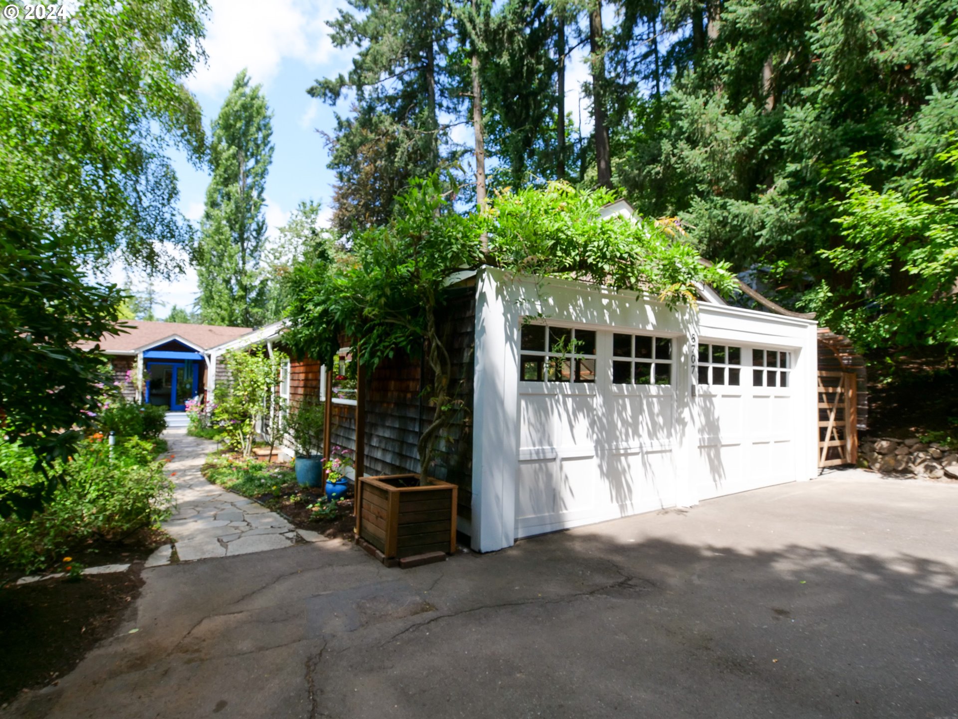8707 Southwest Leahy Road Portland, OR 97225 - Photo 2 of 8 Gallery Image 2