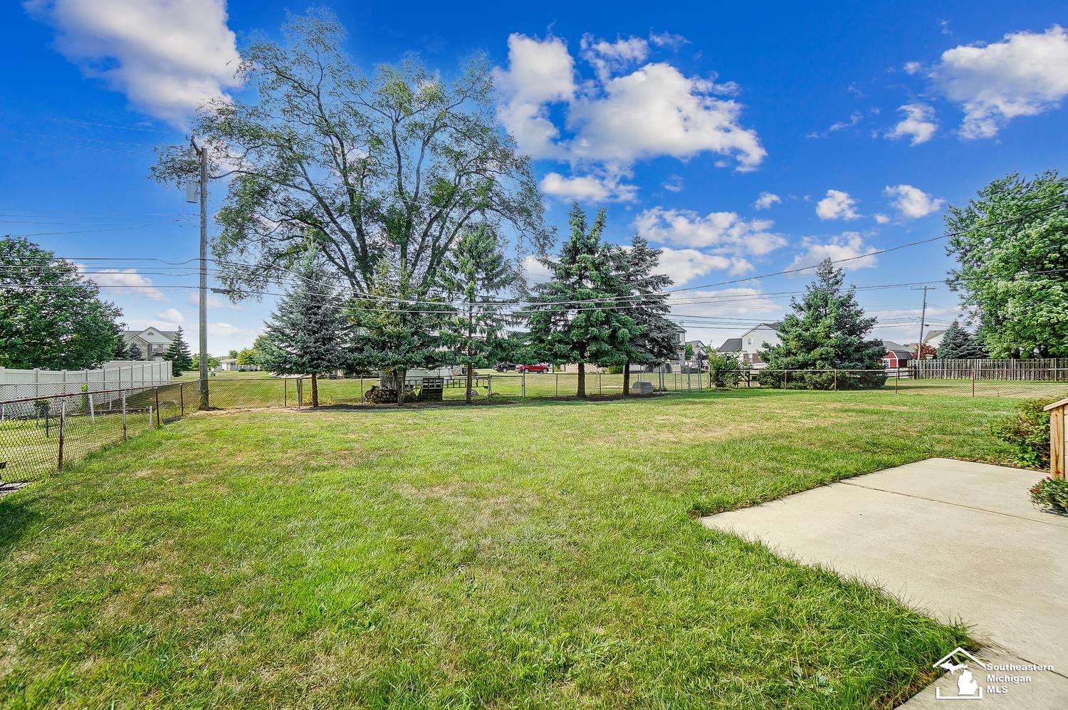 944 South Raisinville Road Monroe, MI 48161 - Photo 31 of 32