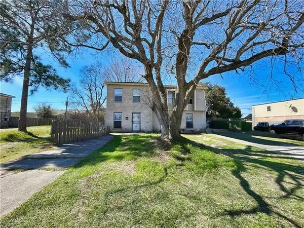 $229,000 | 584 Holmes Boulevard, Gretna, LA 70056