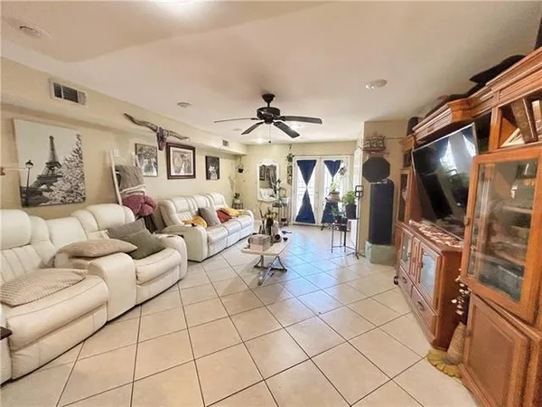 $229,000 | 584 Holmes Boulevard, Gretna, LA 70056