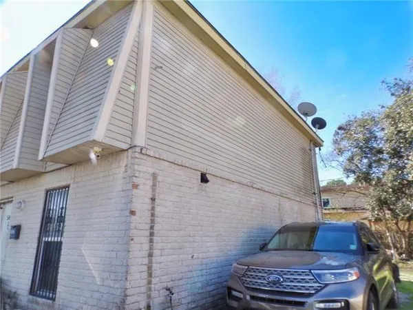 $229,000 | 584 Holmes Boulevard, Gretna, LA 70056