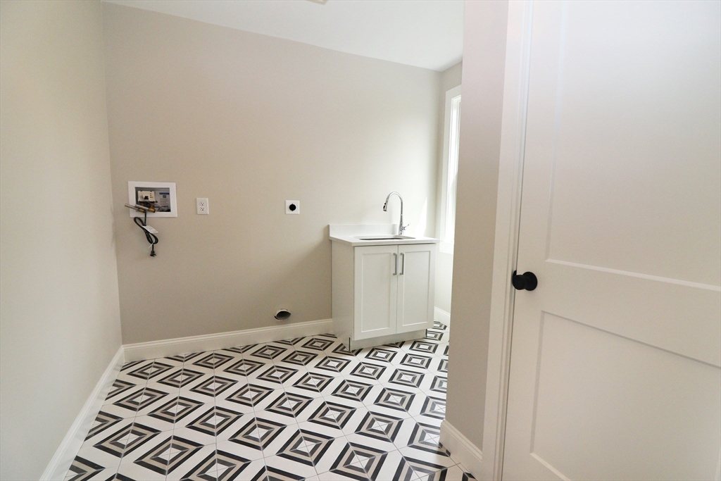 41 Curve Street Needham, MA 02492 - Photo 21 of 28