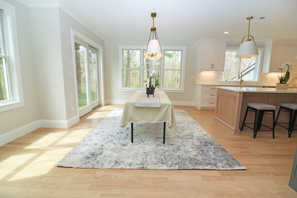 41 Curve Street Needham, MA 02492 - Photo 5 of 28