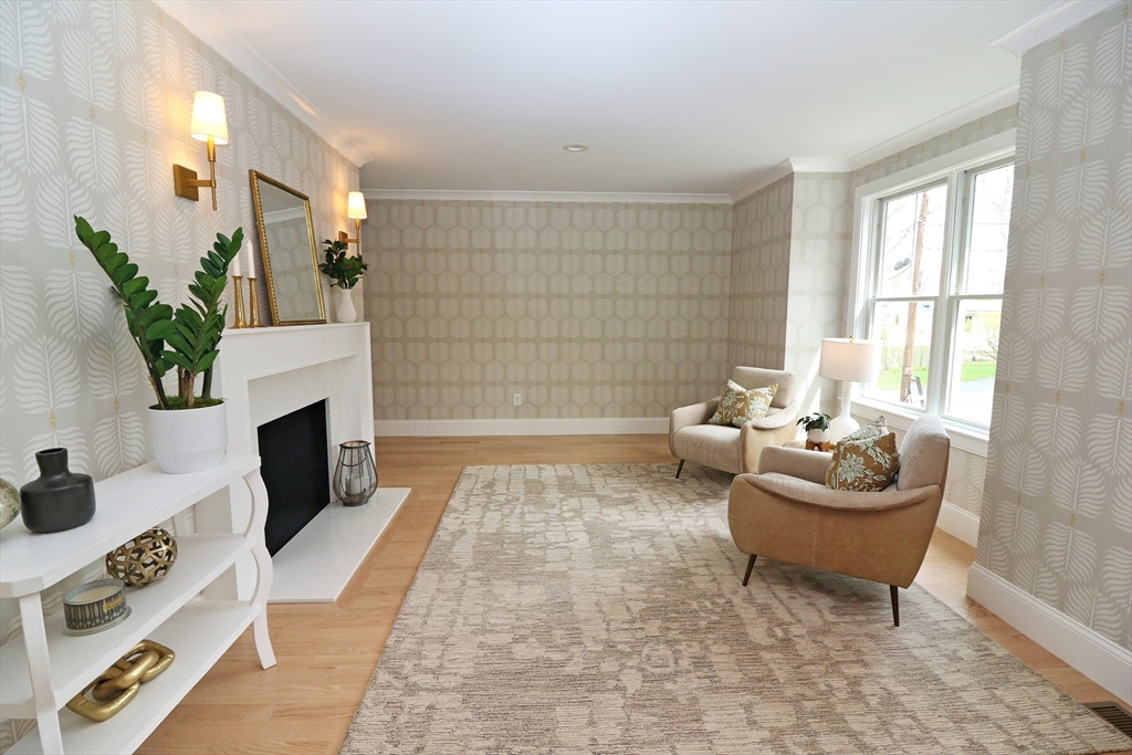 41 Curve Street Needham, MA 02492 - Photo 6 of 28