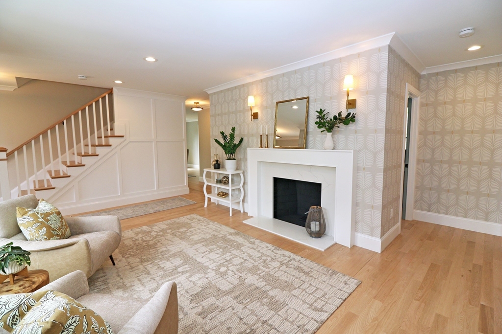 41 Curve Street Needham, MA 02492 - Photo 7 of 28